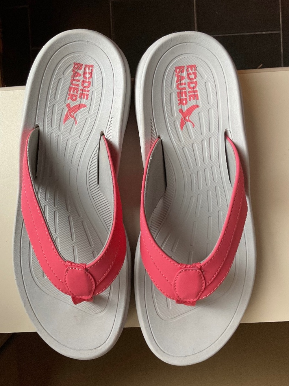 Comfortable Pink flip flops Eddie Bauer